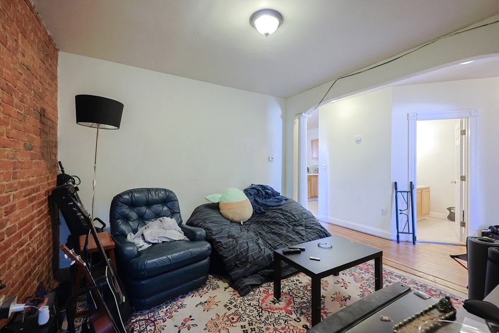 *Pictures are representative samples of the advertised unit. In some cases, the actual units you tou - 22 Adamson St