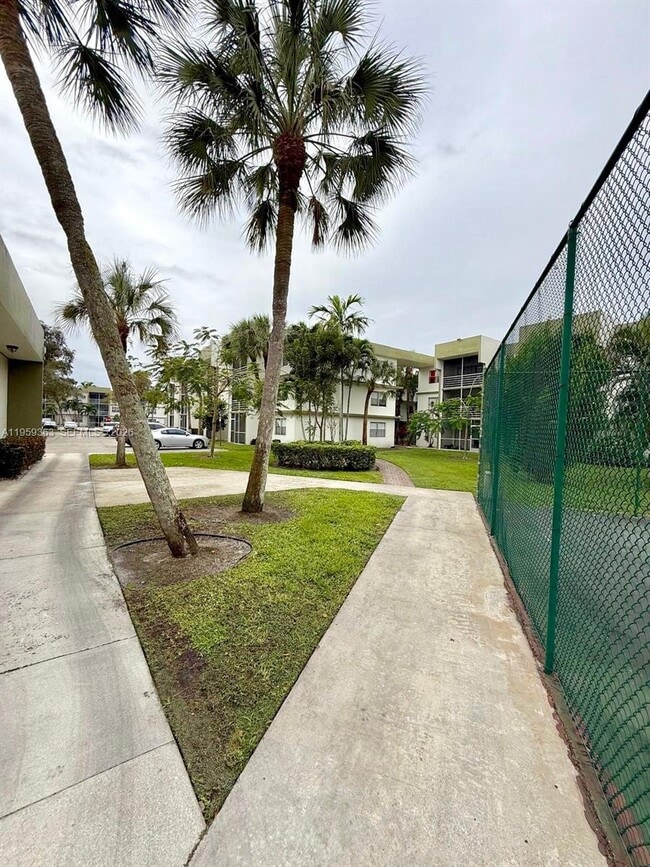 Building Photo - 4205 N University Dr