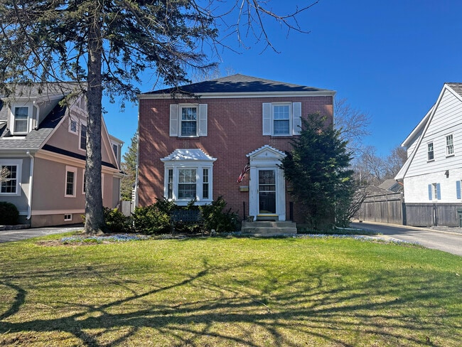 Building Photo - 4 S June Terrace