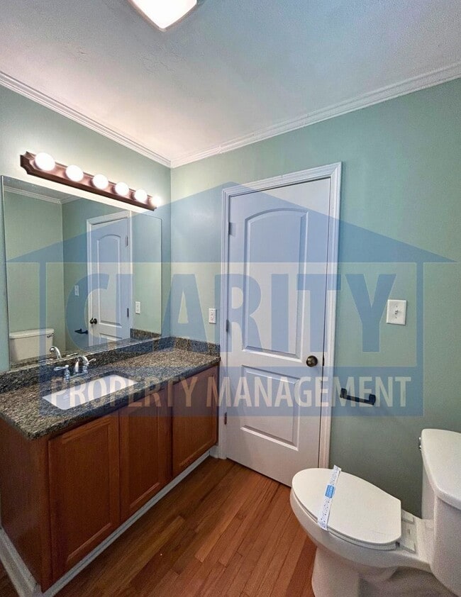 Building Photo - Three bedroom home in Downtown Cleveland!
