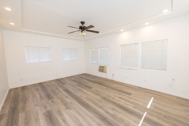 Building Photo - 3BR/2BA home with bonus room & additional ...