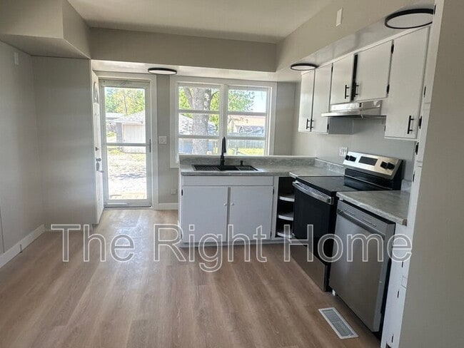 Building Photo - 4525 N 70th St