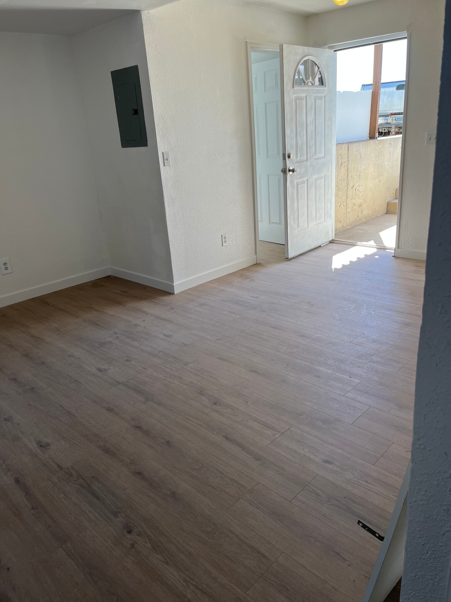 Building Photo - 373 N Buchanan St