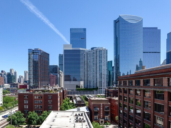 Building Photo - 330 N Jefferson St