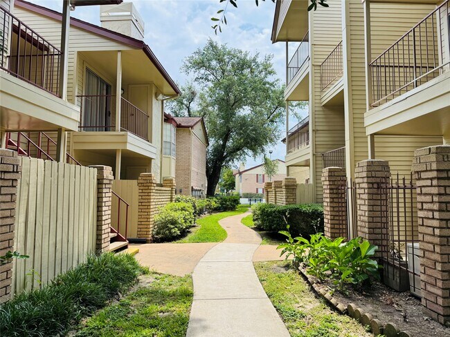 Building Photo - 2120 El Paseo St