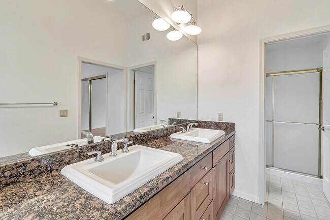 Building Photo - 302 Tadley Ct