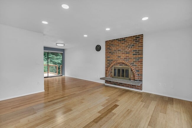 Building Photo - Three bedroom plus bonus room, and 2.5 bat...