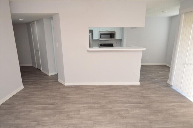 Building Photo - 8635 Mallard Reserve Dr