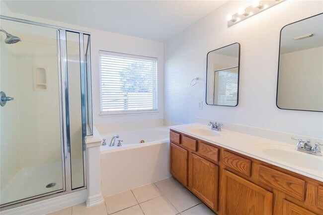 Building Photo - 19643 Summerlin Dr