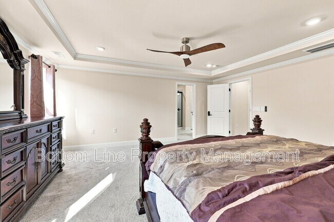 Building Photo - 2230 Bethpage Dr