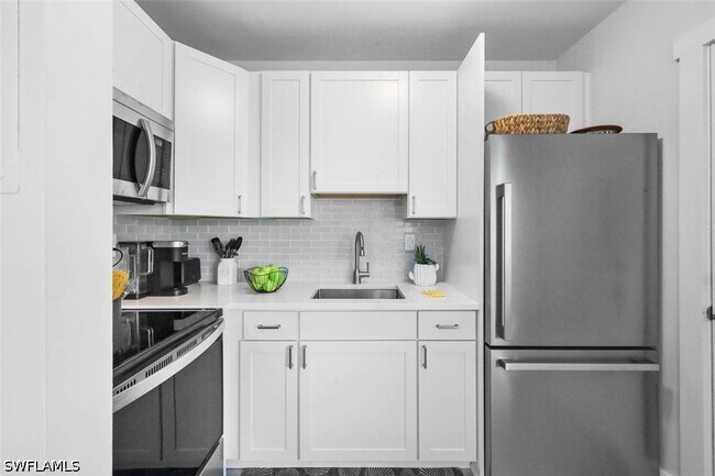 Building Photo - 190 N Collier Blvd