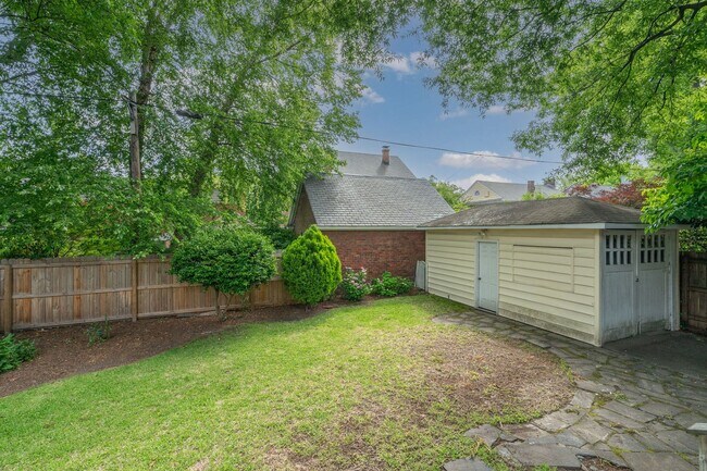 Building Photo - West Ghent