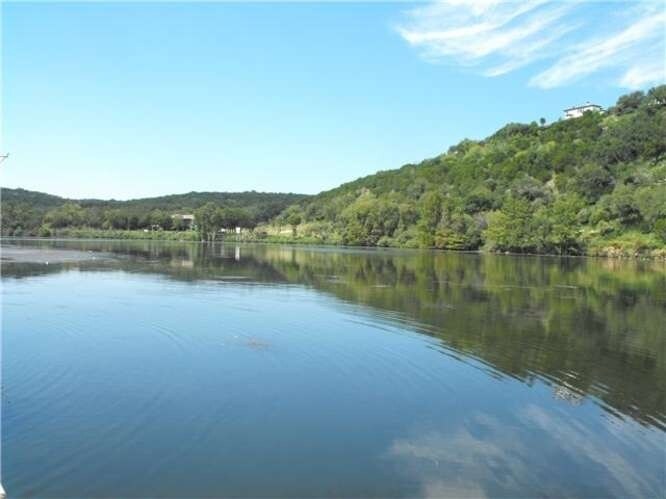 5 minute drive to Commons for Park, hiking, swimming, walking over 500 ft of waterfront - 9810 Lake Ridge Dr