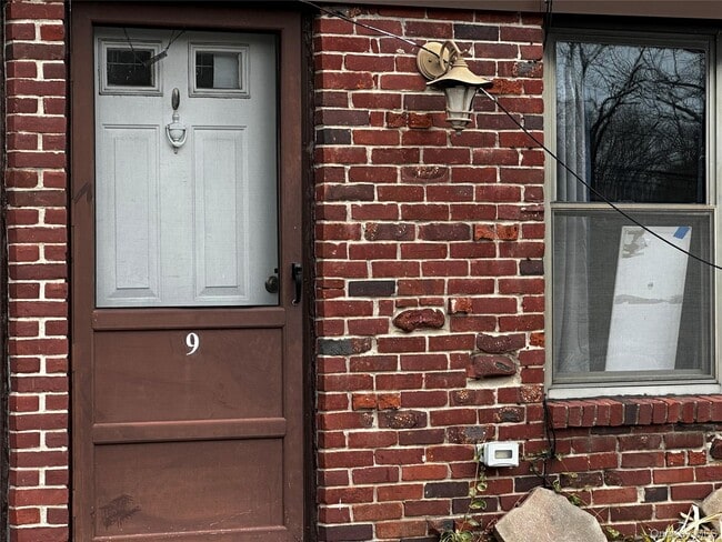 Building Photo - 9 Bailey Ct