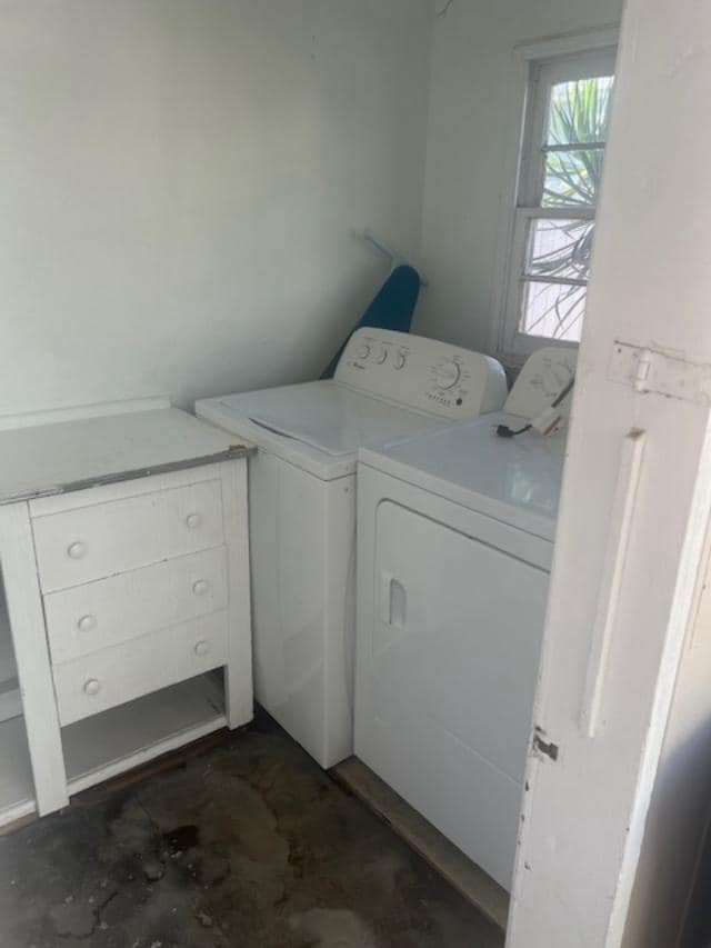 Building Photo - 2575 S Barrington Ave