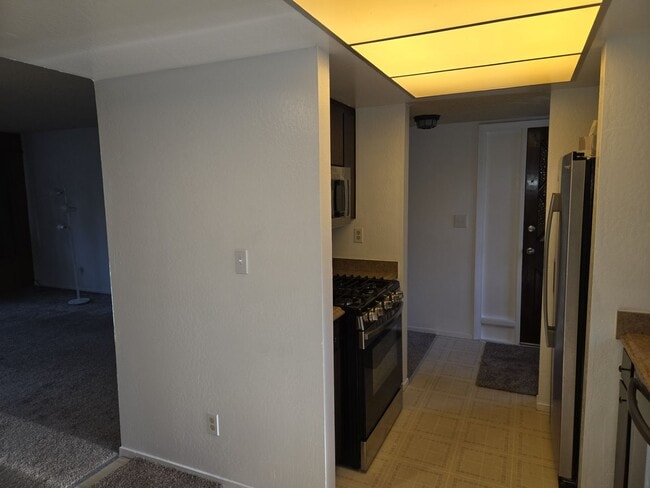 Building Photo - Two bedroom unfurnished in Sierra Tract