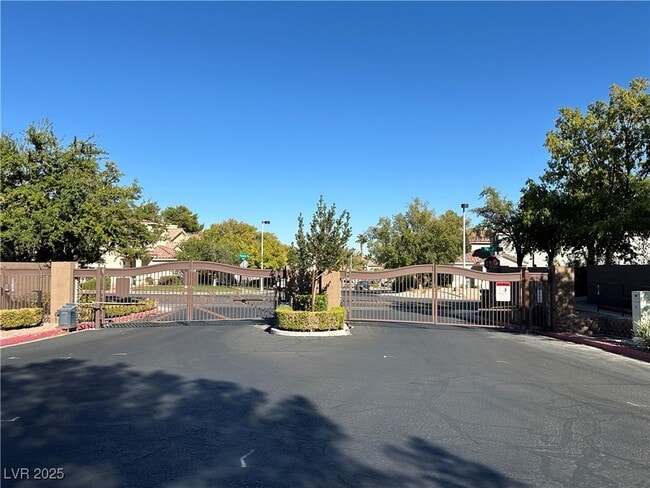 Building Photo - 9900 Calabasas Ave