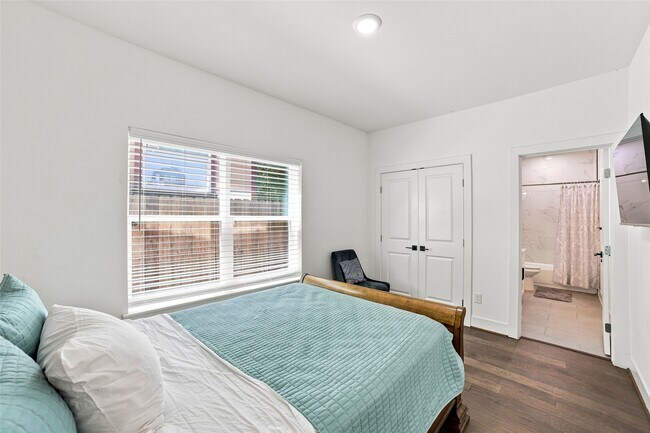 Building Photo - 2618 McIlhenny St