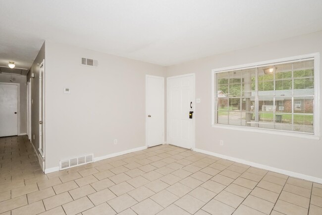 Building Photo - 2740 Dalewood Ave