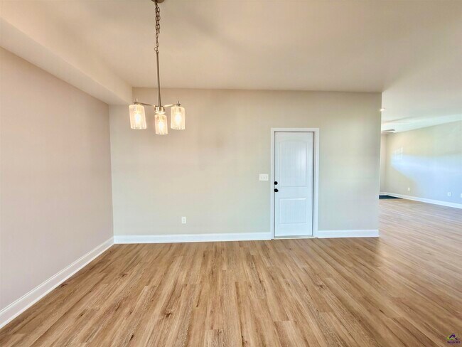 Building Photo - 212 Beau Claire Cir