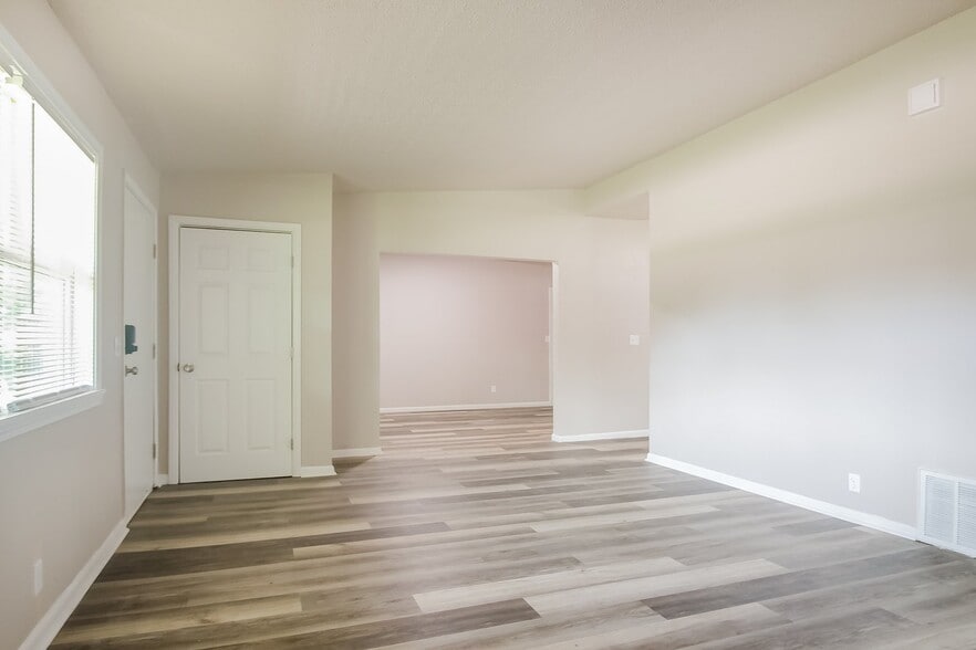 Building Photo - 5429 N Elgin Ave