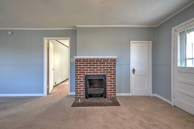 Building Photo - 1408 W College St