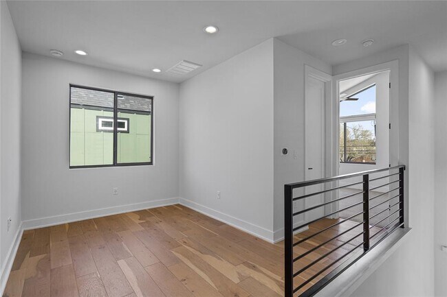 Building Photo - 409 Delmar Ave