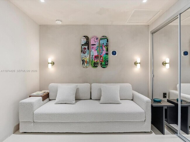 Building Photo - 9521 E Bay Harbor Dr