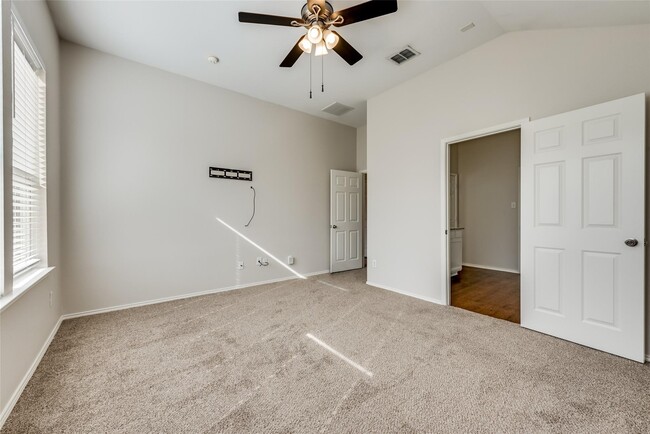 Building Photo - 5909 Paloma Blanca Dr