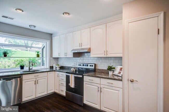 Building Photo - 5415 Helm Ct