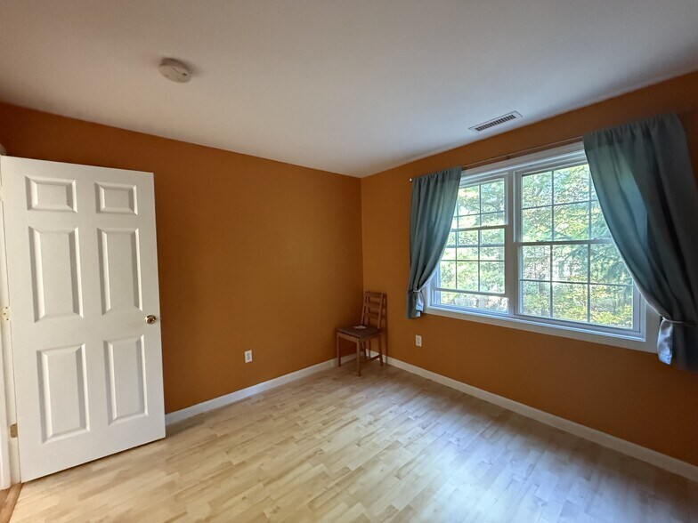 Building Photo - 5 Equestrian Ln