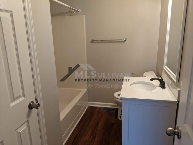Building Photo - 608 Kendall Dr