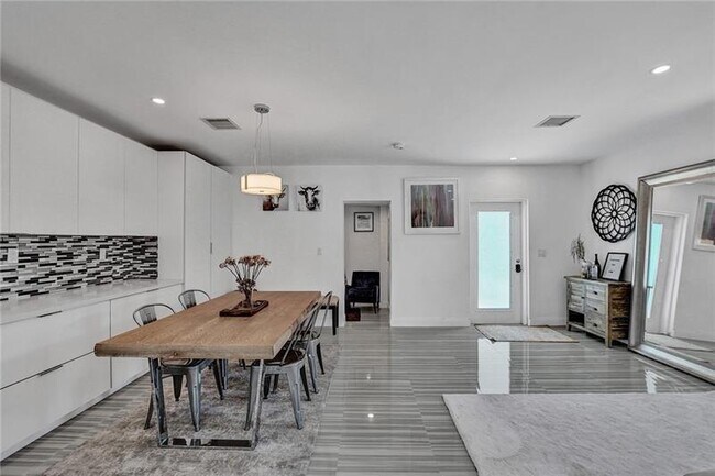 Building Photo - 1732 NE 173rd St