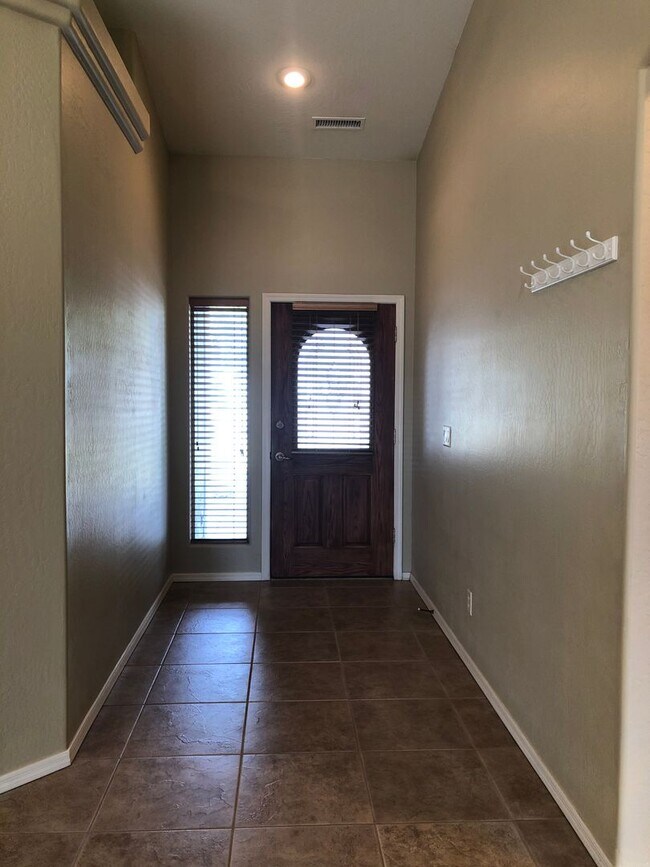 Building Photo - Four Bedroom Home w/3 Car Garage in Prescott