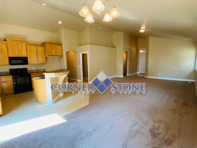 Building Photo - Middleton Home with Community Pool!