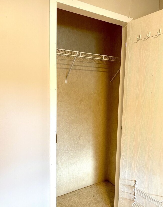 Building Photo - Quiet home in the country