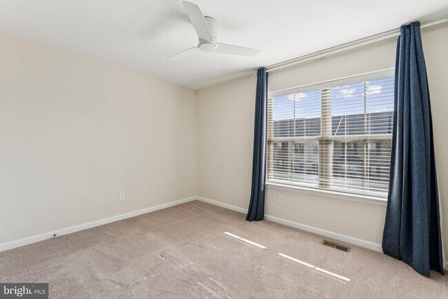 Building Photo - 43422 Robey Sq