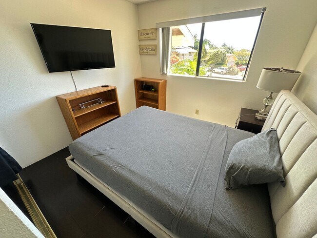 Building Photo - 42 Waikalani Pl