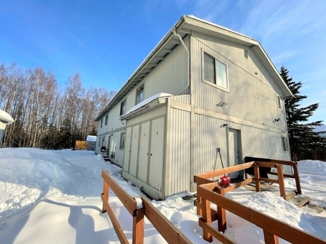 Building Photo - RARE FIND! Spacious and bright three bedro...