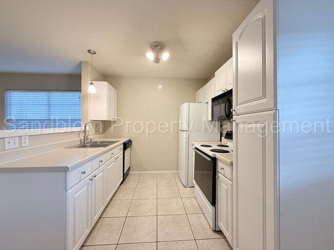 Building Photo - 4031 Rawson Rd