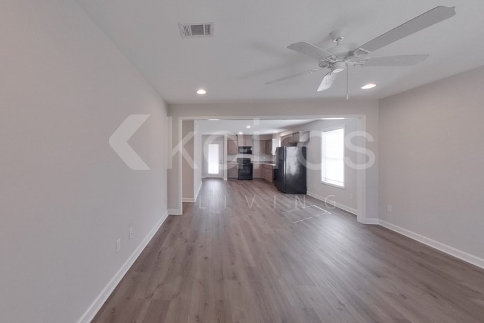 Building Photo - 1396 Maxwell Cir