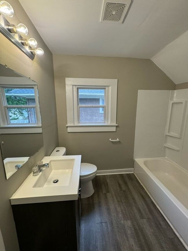 Building Photo - NO APP FEE!