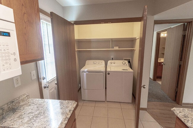 Building Photo - 3611 Zinnia Dr