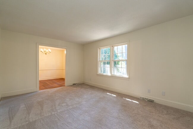 Building Photo - 4718 Rembert Dr