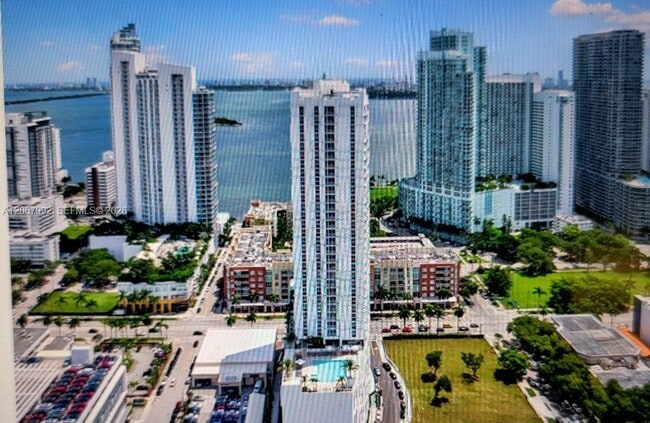 Building Photo - 2001 Biscayne Blvd