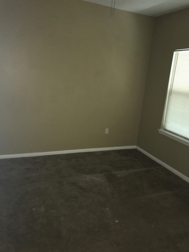 Building Photo - College Station - 3 Bedroom, 2.5 Bath Town...