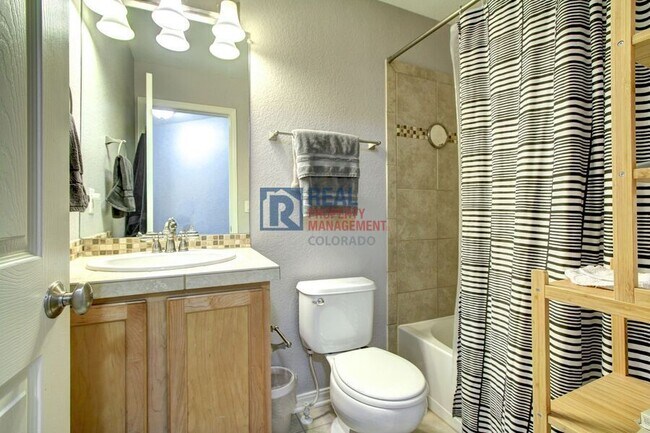 Building Photo - 563 Lost Valley Point