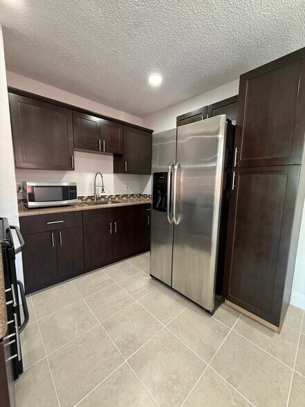 Kitchen - 821 SW 9th St