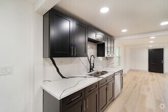 Building Photo - 3/2 Completely Renovated Modern Home in Pr...