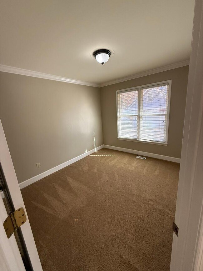 Building Photo - 212 Brooks Dr